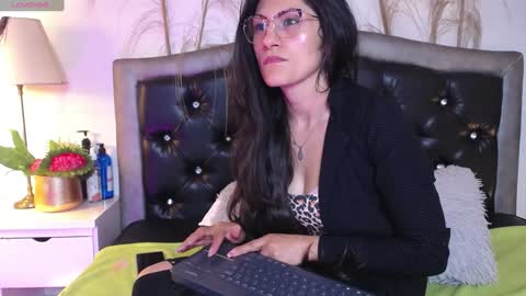 Snapshot of eva_notty_ chatting on 01.04.25 Eva Notty online show from 01.04.25