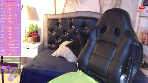 Snapshot of eva_notty_ chatting on 01.16.25 Eva Notty online show from 01.16.25