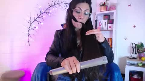 Eva Notty  online show from 09.18.25