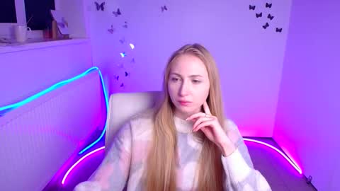 Snapshot of eva_oliviaa chatting on 10.19.25 Eva online show from 10.19.25