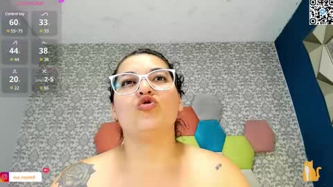 Snapshot of eva_rosse69 chatting on 02.05.25 Eva  online show from 02.05.25