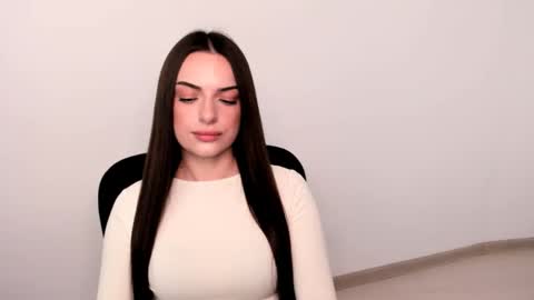 Snapshot of eva_rossee_ chatting on 02.11.25 Eva online show from 02.11.25