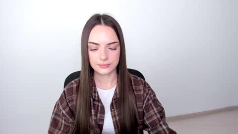 Snapshot of eva_rossee_ chatting on 03.04.25 Eva online show from 03.04.25