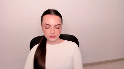Snapshot of eva_rossee_ chatting on 03.11.25 Eva online show from 03.11.25