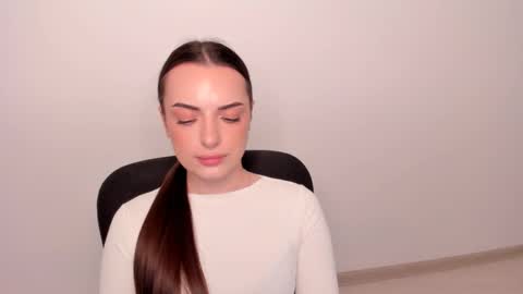 Snapshot of eva_rossee_ chatting on 03.11.25 Eva online show from 03.11.25