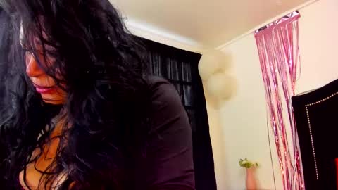 Snapshot of eva_royer69 chatting on 10.14.25 Eva online show from 10.14.25