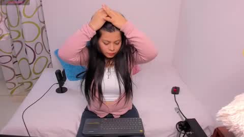 Snapshot of eva_sweet2 chatting on 12.19.24 Estefania online show from 12.19.24