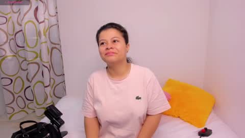 Snapshot of eva_sweet2 chatting on 12.31.24 Estefania online show from 12.31.24