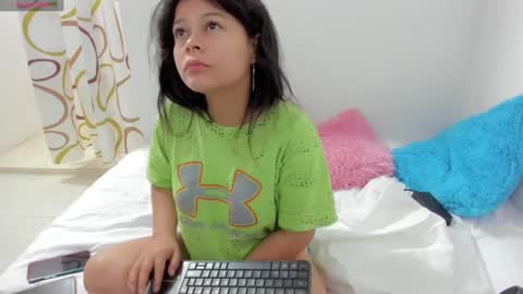 Snapshot of eva_sweet2 chatting on 01.26.25 Estefania online show from 01.26.25