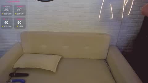 Hi Im Eva new here online show from 12.05.25