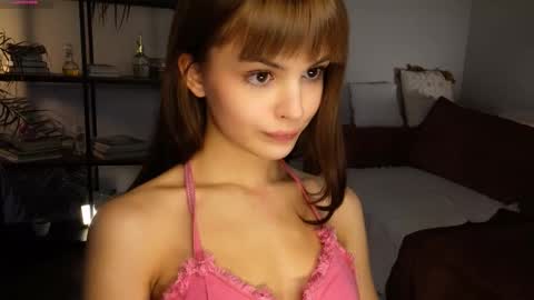 Hello my name is Eva its my first day here online show from 10.04.25