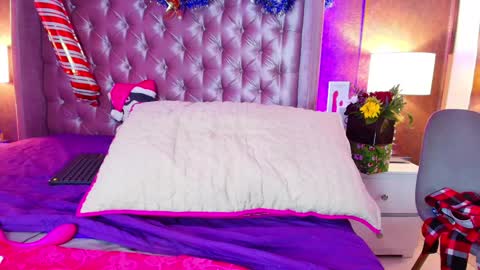Snapshot of evaa_cloee chatting on 12.29.24 EVA CLOEE online show from 12.29.24