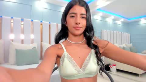 Snapshot of evaa_rose_ chatting on 10.17.25 Eva online show from 10.17.25