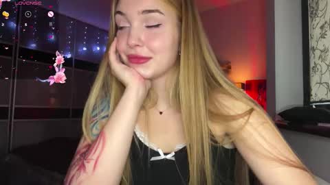 Snapshot of evacarter1 chatting on 11.15.25 evacarter1 online show from 11.15.25