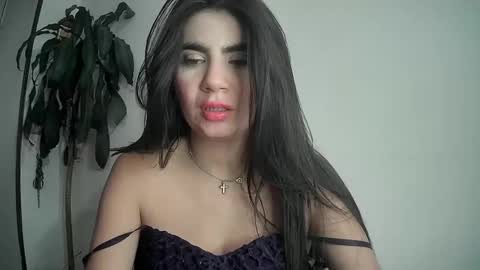 evacollins12 online show from 02.06.25