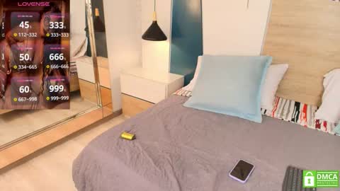 Evadne online show from 10.15.25