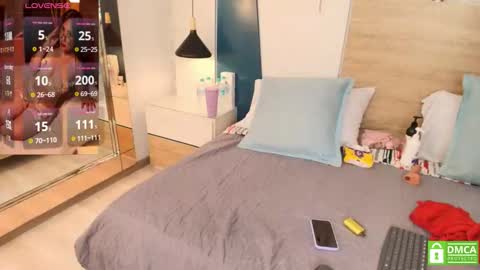 Evadne online show from 10.16.25