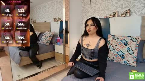 Evadne online show from 10.20.25