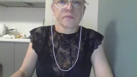 Snapshot of evaglad chatting on 09.20.25 evaglad online show from 09.20.25