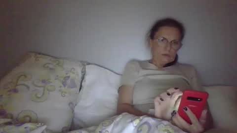 Snapshot of evaglad chatting on 10.01.25 evaglad online show from 10.01.25