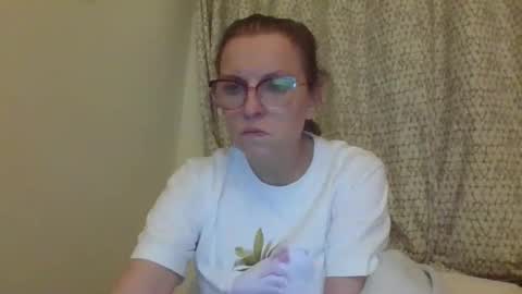 Snapshot of evaglad chatting on 10.04.25 evaglad online show from 10.04.25