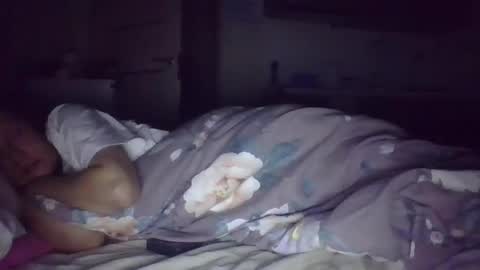 Snapshot of evaglad chatting on 10.05.25 evaglad online show from 10.05.25