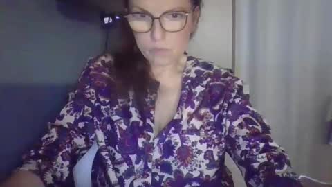 Snapshot of evaglad chatting on 10.08.25 evaglad online show from 10.08.25