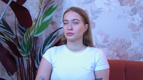 evahariss1 online show from 09.29.25