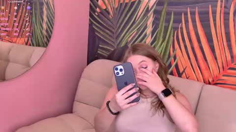 evahariss1 online show from 10.24.25