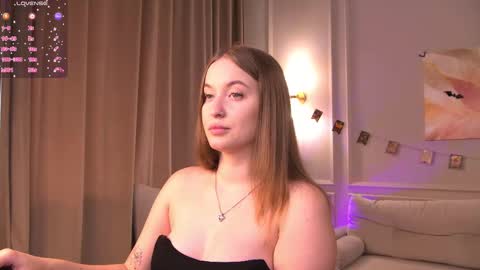 evahariss1 online show from 11.03.25