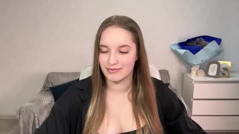 Snapshot of evajuly chatting on 09.24.25 Eva online show from 09.24.25