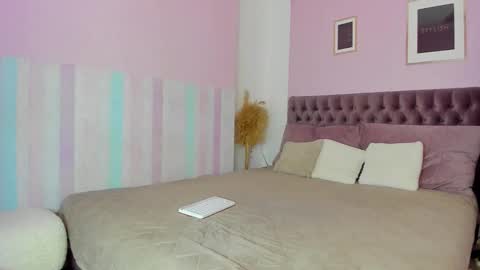 Snapshot of evalaniss chatting on 10.06.25 Eva online show from 10.06.25