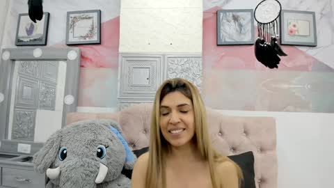 Snapshot of evaloviaa_ chatting on 02.06.25 Eva online show from 02.06.25