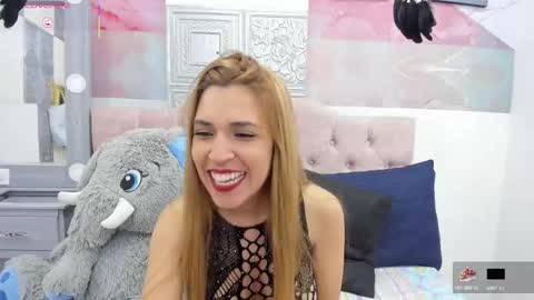 Snapshot of evaloviaa_ chatting on 03.05.25 Eva online show from 03.05.25