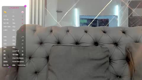 Snapshot of evaloviaa_ chatting on 09.10.25 Eva online show from 09.10.25