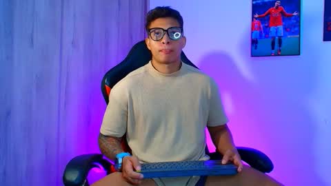 EVAN GREY online show from 10.10.25