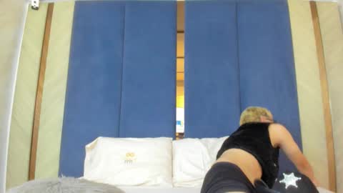 Snapshot of evan_mills chatting on 10.12.25 Evan online show from 10.12.25