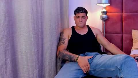 Snapshot of evan_tyler chatting on 10.10.25 EVAN TYLER online show from 10.10.25