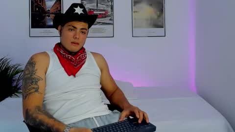 Snapshot of evan_tyler chatting on 10.11.25 EVAN TYLER online show from 10.11.25