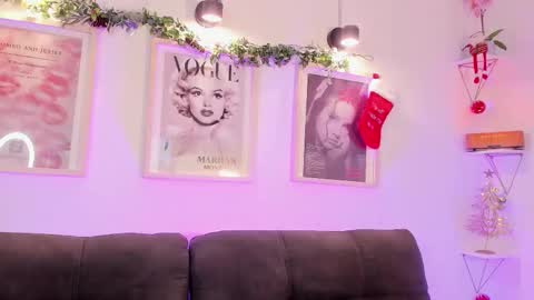 Evan voss  help me get 200 likesindependent model online show from 12.20.25