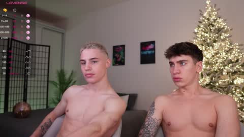 Snapshot of evan_white_ chatting on 12.22.24 evan_white_ online show from 12.22.24