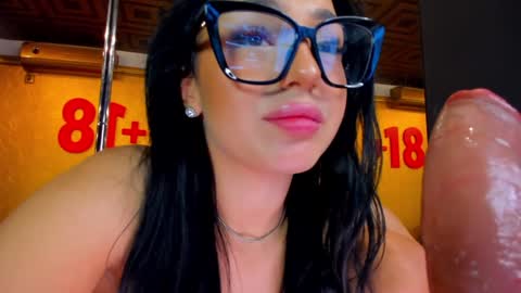 Snapshot of evanew_ chatting on 01.09.25 Eva online show from 01.09.25