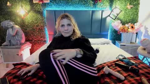 Snapshot of evangelyne_rose chatting on 03.08.26 Evangelyne online show from 03.08.26