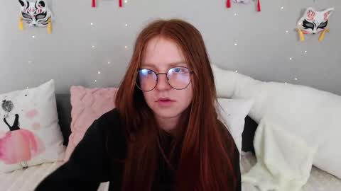 Snapshot of evarey_ chatting on 05.05.26 Adelina online show from 05.05.26