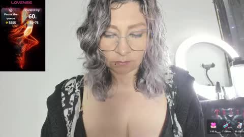 Snapshot of evasaenz21 chatting on 03.11.25 evasaenz online show from 03.11.25