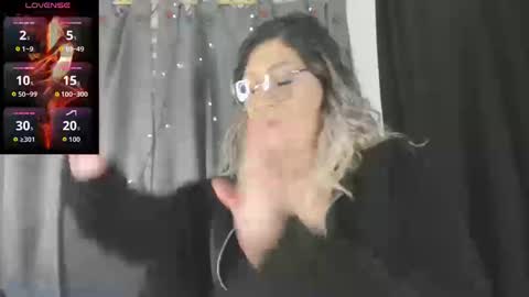 Snapshot of evasaenz21 chatting on 09.16.25 evasaenz online show from 09.16.25