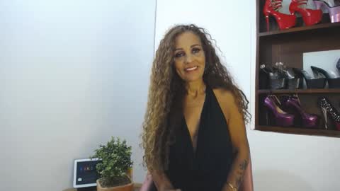 Snapshot of evasweet__ chatting on 01.22.25 EVA LUNA online show from 01.22.25