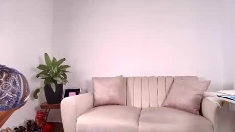 Snapshot of evasweet__ chatting on 02.24.25 EVA LUNA online show from 02.24.25