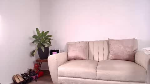 Snapshot of evasweet__ chatting on 02.25.25 EVA LUNA online show from 02.25.25