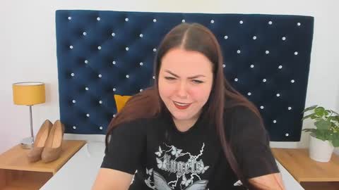 Snapshot of evawetdream chatting on 02.12.25 Eva online show from 02.12.25